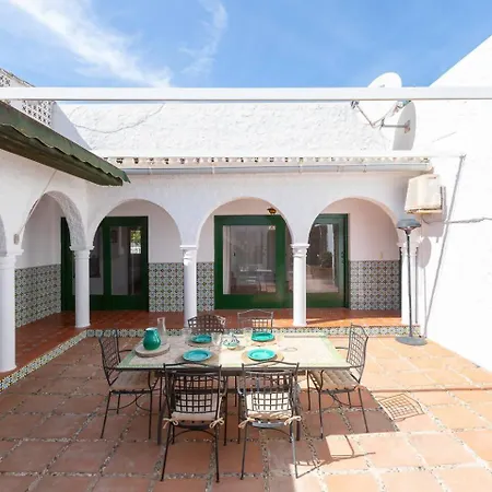 Tres Almendros Villa *