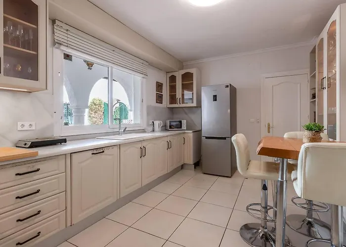 Tres Almendros Willa *