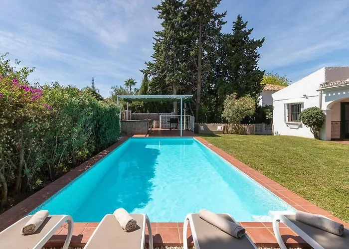 Tres Almendros Villa *