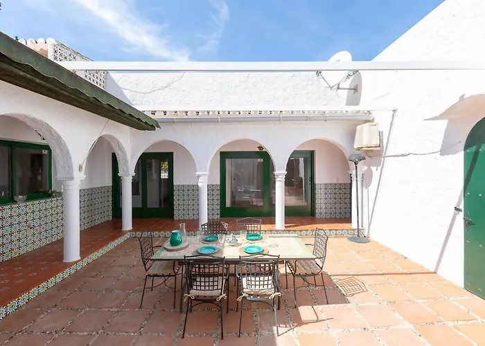 Tres Almendros Villa *